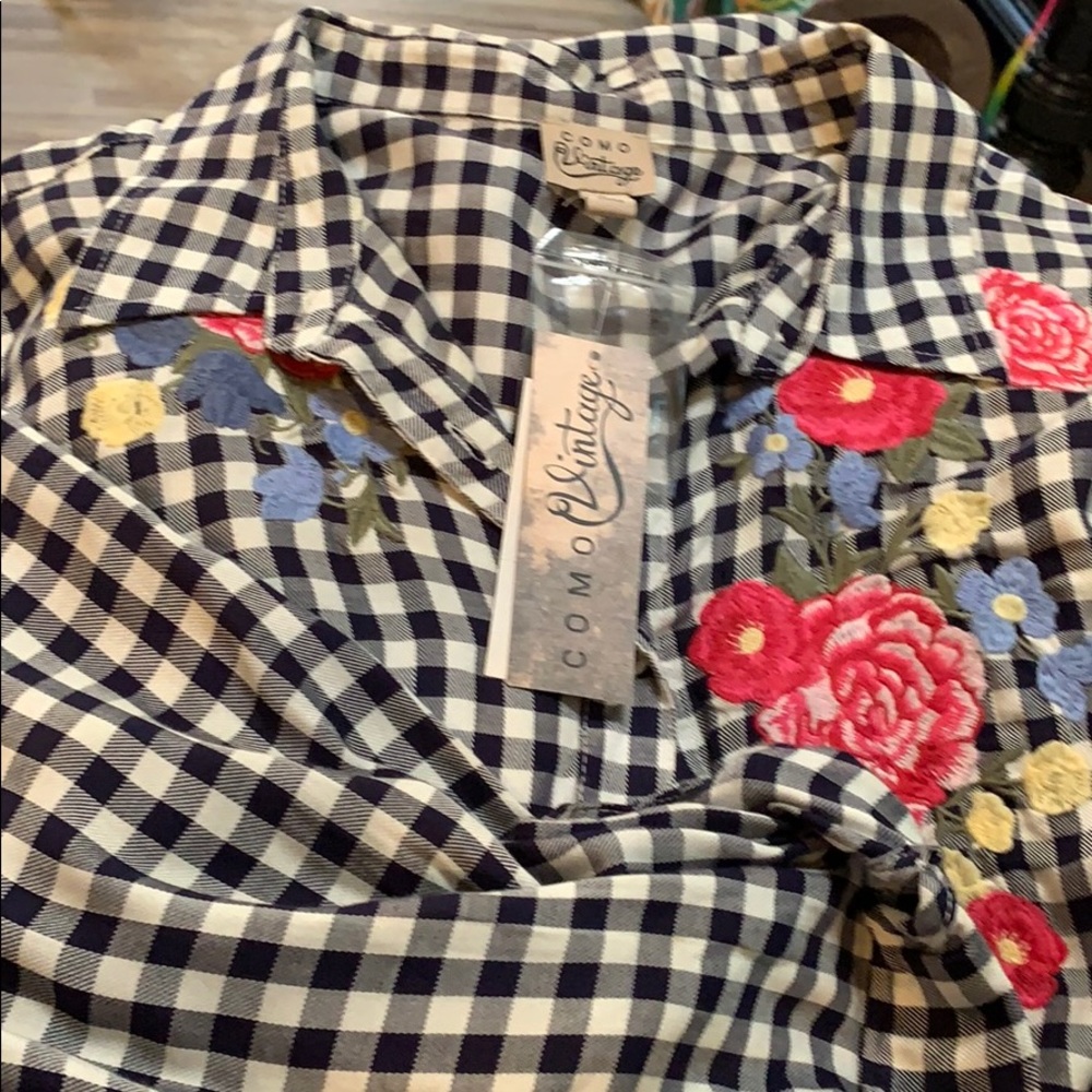 3/4 plaid shirt with floral embroidering